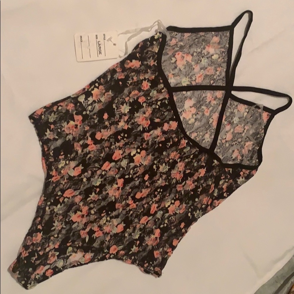 Lace Floral Bodysuit - Picture 2 of 2